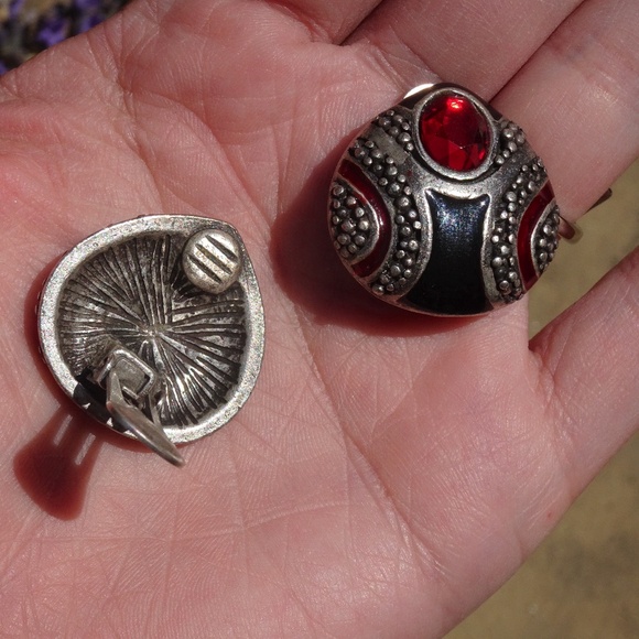 Vintage Clip On Silver Tone Shield Black & Ruby Red Jewel Statement Earrings - Picture 8 of 8